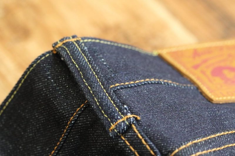 ジーンズの中高仕様のベルトループ