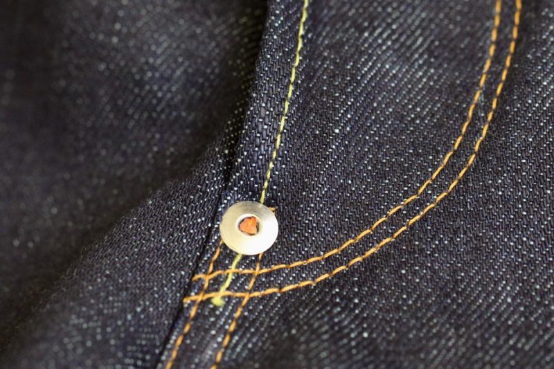 ジーンズの股下リベット 剥き出しリベット