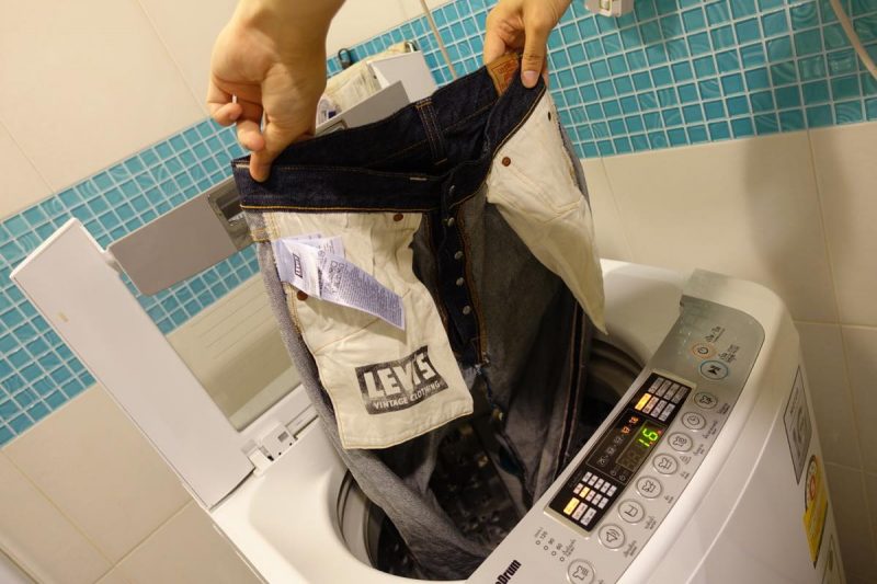 良い色落ちのジーンズのための糊付け